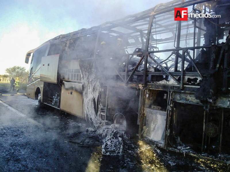 incendio_autobus_lagosdemoreno_01
