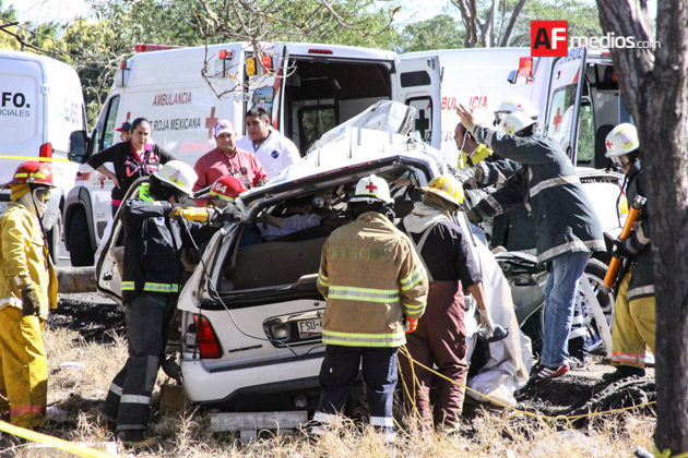 AccidenteCamionetaCruzRojaBomberosPliciaFederalLaCoronaCarrColTeco-27