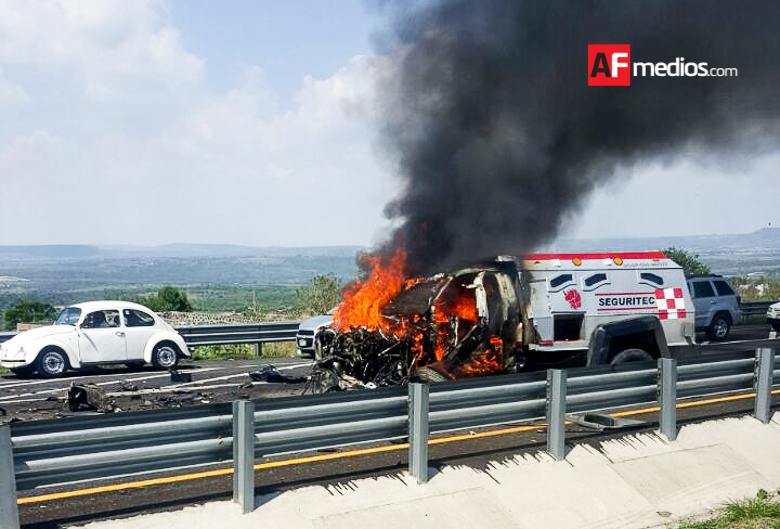 accidente_zapotlane_carretera_taxi_camionvalores_2