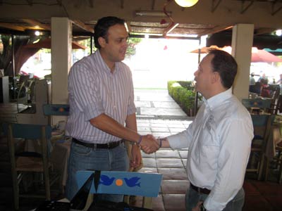 Foto: AFMedios/Francisco Yáñez y Héctor Insúa coincidieron en un restaurante.