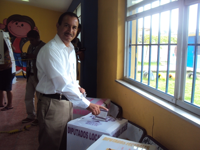 Federico Rangel al momento de votar