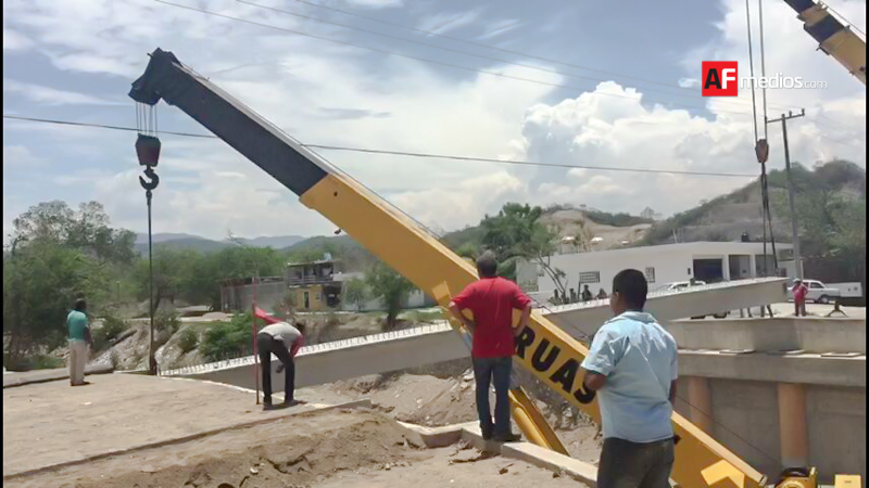 Hoy viernes se realiza desmontaje de trabes en la autopista Colima-Manzanillo: Seidum
