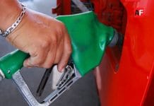 Gobierno Federal y gasolineros acuerdan mantener gasolina regular debajo de 24 pesos y diésel de 27 pesos