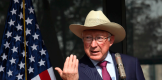 Ken Salazar responde a Sheinbaum: «La verdad es la verdad» sobre la captura de «El Mayo» Zambada
