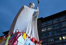 Ligera mejoría en el estado de salud del Papa Francisco