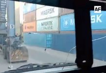 Daños materiales tras caída accidental de contenedores en el puerto de Manzanillo