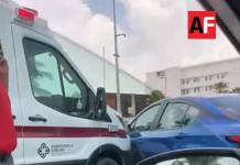 Choque entre ambulancia y vehículo particular en Boulevard de Manzanillo