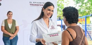 Rosi Bayardo entrega apoyos del programa Transformando Vidas
