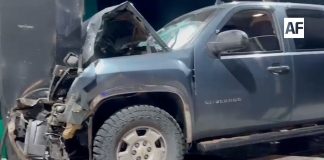 Camioneta choca contra gasolinera ubicada en comunidad de La Central, Manzanillo; hay dos lesionados