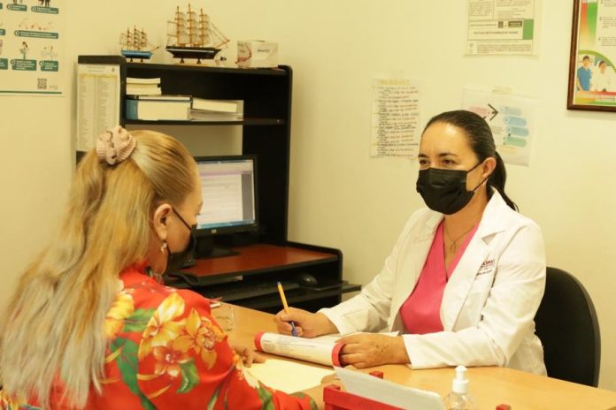 doctor-atendiendo