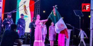 Encabeza Rosi Bayardo Ceremonia del Grito en Manzanillo