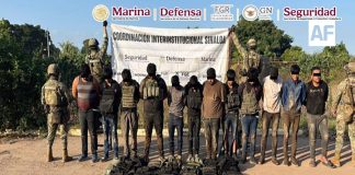 Tras repeler una agresión, autoridades federales detienen a 13 hombres con armamento y vehículos en Sinaloa