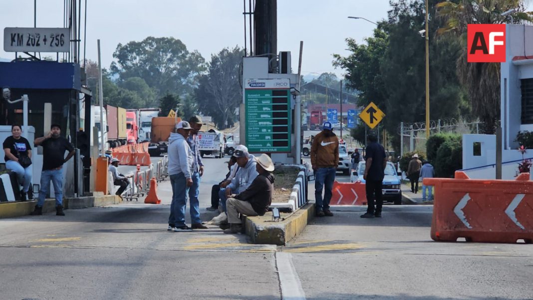 Bloqueos carreteros en varios estados de la República por los transportistas y productores de maiz-2