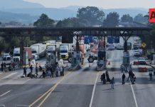 Más de 40 bloqueos carreteros afectan a 12 estados del país; Michoacán, Edomex y Jalisco los más impactados