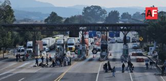 Más de 40 bloqueos carreteros afectan a 12 estados del país; Michoacán, Edomex y Jalisco los más impactados
