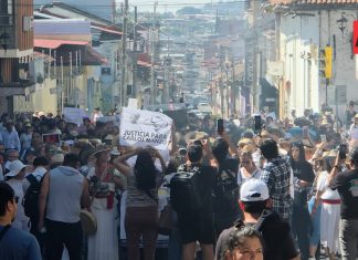 Crónica | “Justicia para Carlos Manzo”: Uruapan amanece blindada y unida en clamor por la paz
