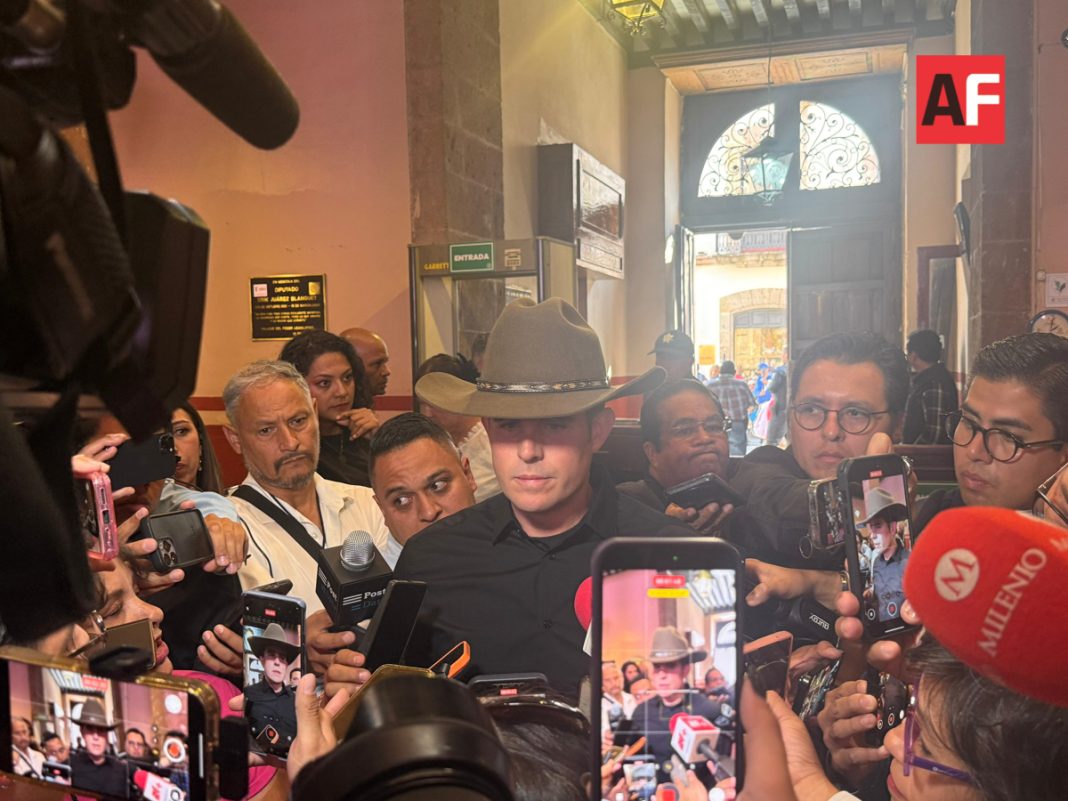 El diputado independiente Carlos Bautista Tafolla, integrante del Movimiento del Sombrero, respalda que Grecia Quiroz García-2