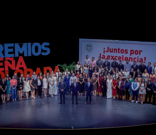 Reciben premio Peña Colorada 50 mujeres y 36 hombres, este martes en el Universitario