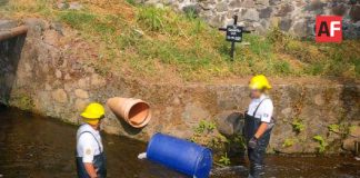Localizan cadáver de mujer dentro de tambo de plástico, en un río de Uruapan
