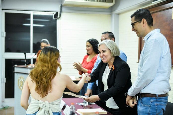 Reconocen a creadores de iniciativas de innovación educativa_a