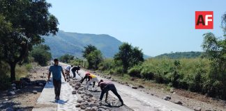 SICT avanza en la construcción de caminos artesanales en Comala e Ixtlahuacán