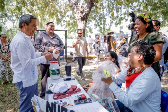 Se suma rector de la UdeC a kermes de Día de Muertos con causa_d