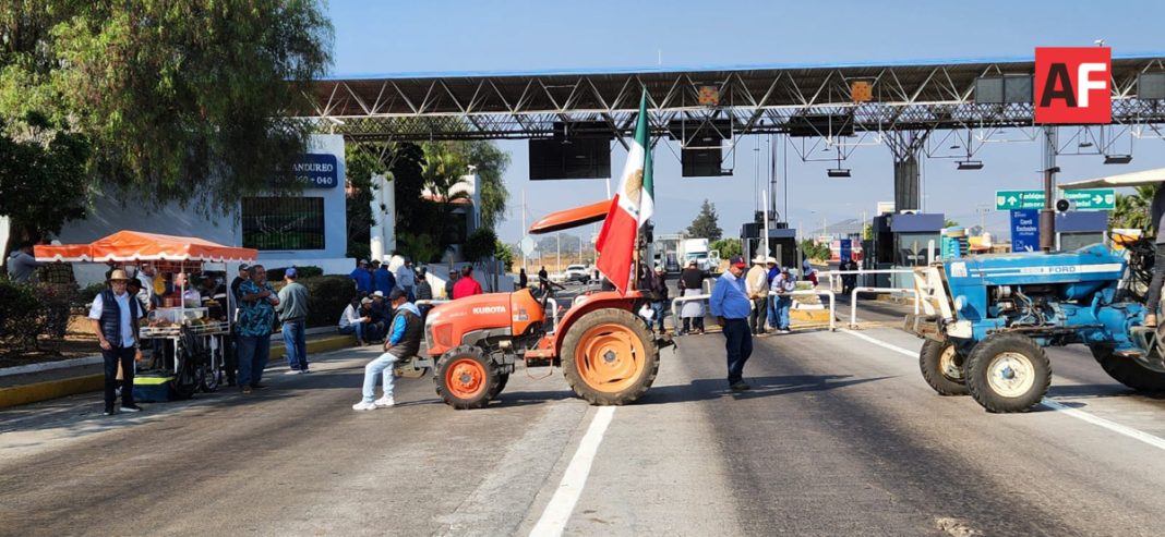 Tercer día de bloqueos en Michoacán 26 nov 2025