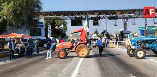 Por tercer día consecutivo permanecen bloqueos en carreteras de Michoacán