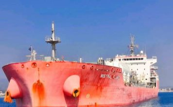 Buque de petroquímicos Mistral Flame arriba a Manzanillo; realiza labores de reabastecimiento