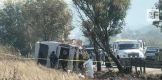 Autobús de DC Tours Uruapan vuelca en la Pátzcuaro-Morelia; mueren 7 pasajeros y varios más resultan heridos