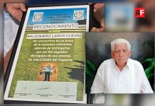Leyendas del Futbol Colimense entregan reconocimiento a Baldo el Tubero