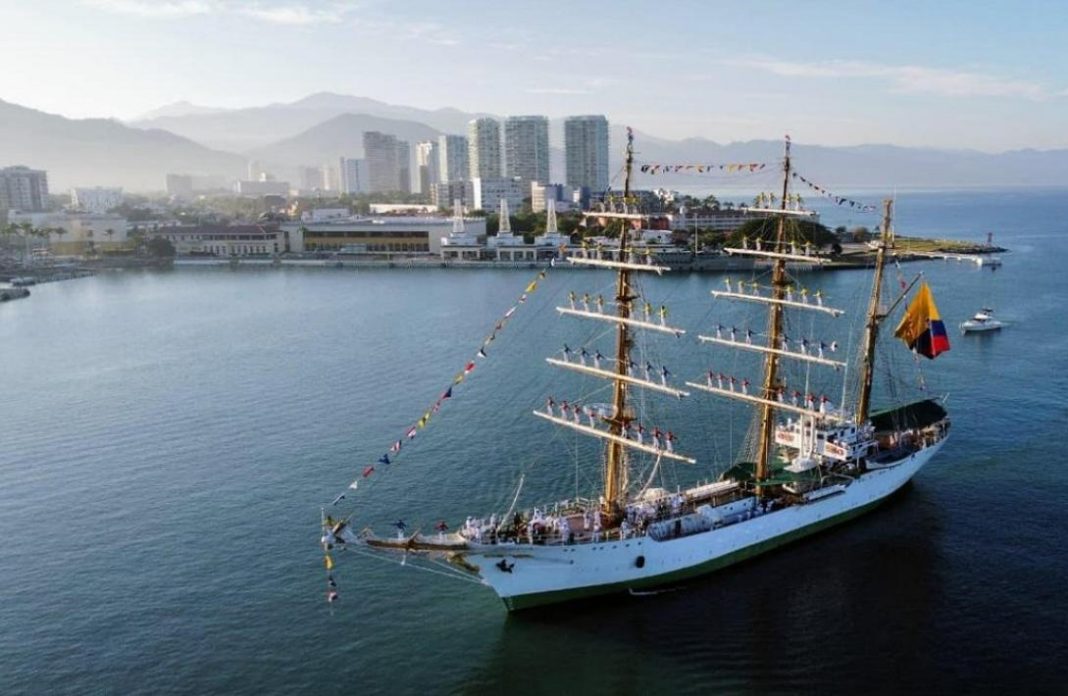 buque escuera colombiano gloria en puerto vallarta
