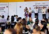Indira Vizcaíno entregó 575 laptops gratuitas a maestras y maestros de primaria, en Villa de Álvarez