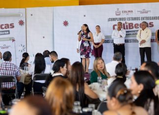 Indira Vizcaíno entregó 575 laptops gratuitas a maestras y maestros de primaria, en Villa de Álvarez