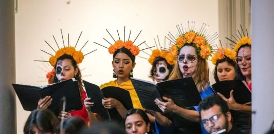 Coro y orquesta de la UdeC ofrecieron concierto de requiems para conmemorar el Día de Muertos