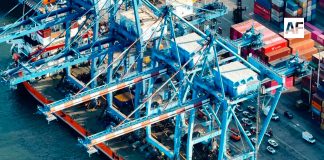 Manzanillo despide a cuatro gigantes: grúas de pórtico parten rumbo a Asia