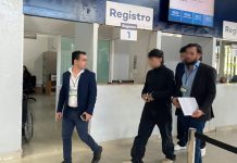Cantante de corridos tumbados acude a la Fiscalía del Estado de Jalisco para rendir declaración