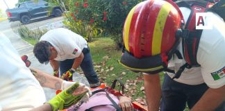 UEPC Colima y CRUM atienden a motociclista que cayó de un puente, por el Tercer Anillo Periférico