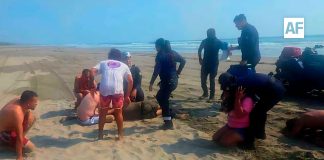 Turista es rescatado por salvavidas en Playa Azul, Michoacán