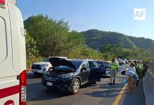 Informa UEPC Colima sobre accidente múltiple con seis personas lesionadas en La Salada en direccion Tecomán a Colima