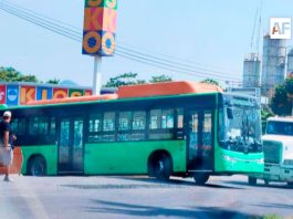Gobernador de Jalisco rechaza “tarifazo” de 14 pesos al transporte público
