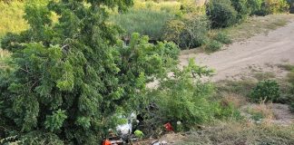 Camioneta cae a la laguna de Tepalcates; activan rescate por posibles ocupantes atrapados