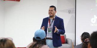 Profesor universitario imparte taller en Encuentro Internacional de Periodistas, en la FIL