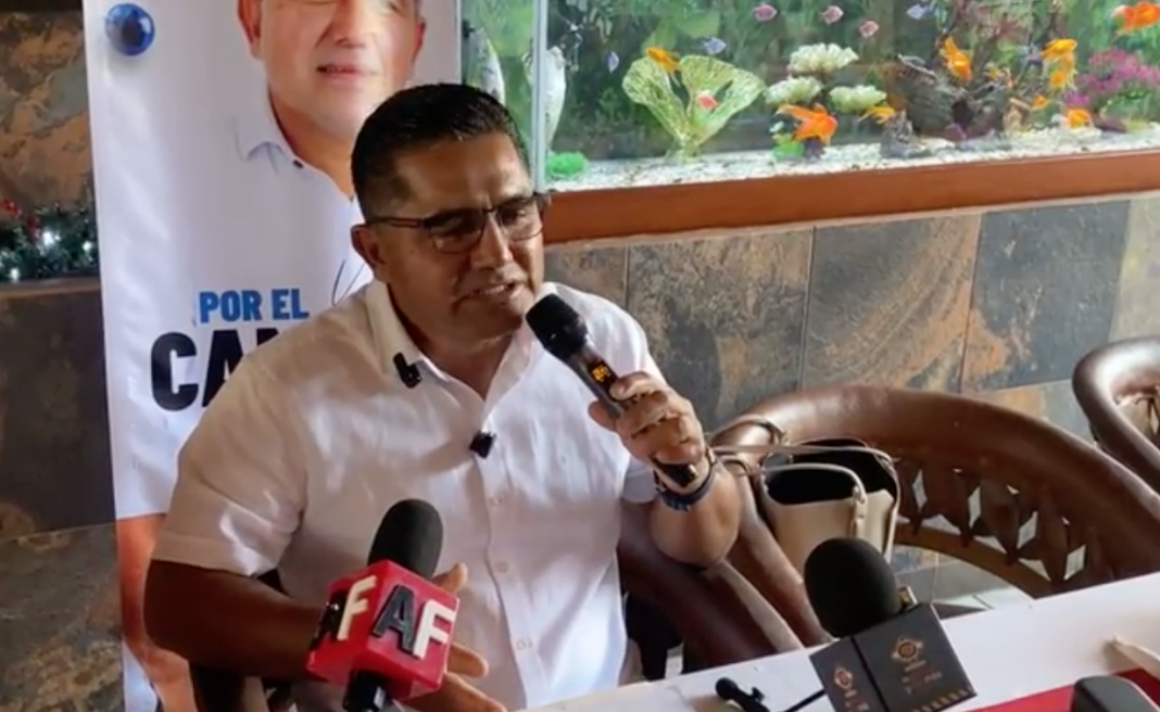 Regidor José Luis Michel de Manzanillo