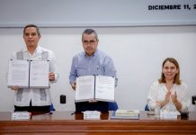 Con donación de documentos históricos, exrector Carlos Salazar Silva enriquece el acervo de la UdeC