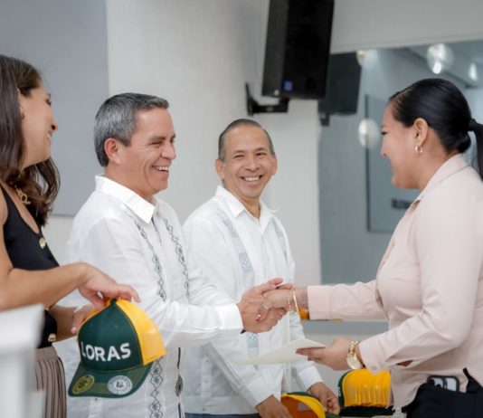 Reconoce UdeC a personal secretarial y de servicios generales mejor evaluado