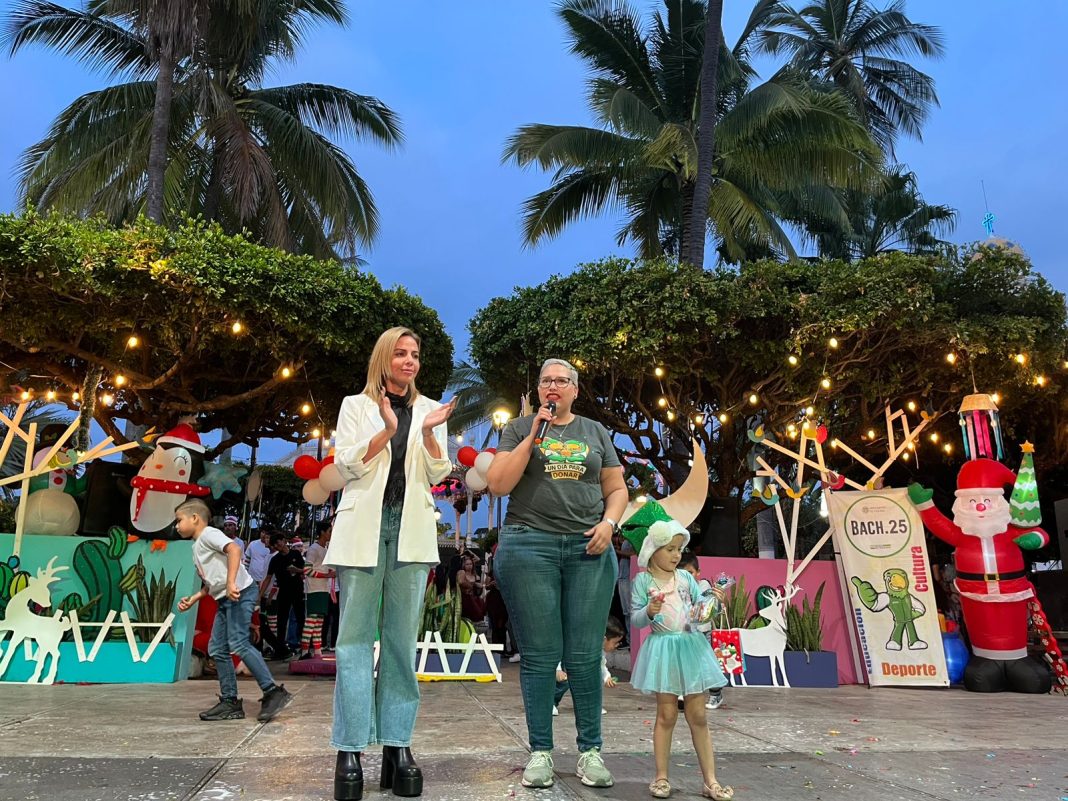 Festival navideño del Bach 25 en Comala_Daniela, Liz