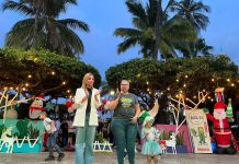 Jóvenes del Bachillerato 25 de Comala ofrecieron un festival navideño en el jardín principal