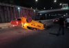 Taxi vuelca en Paseo Miguel de la Madrid; conductor es trasladado en código verde en Villa de Álvarez