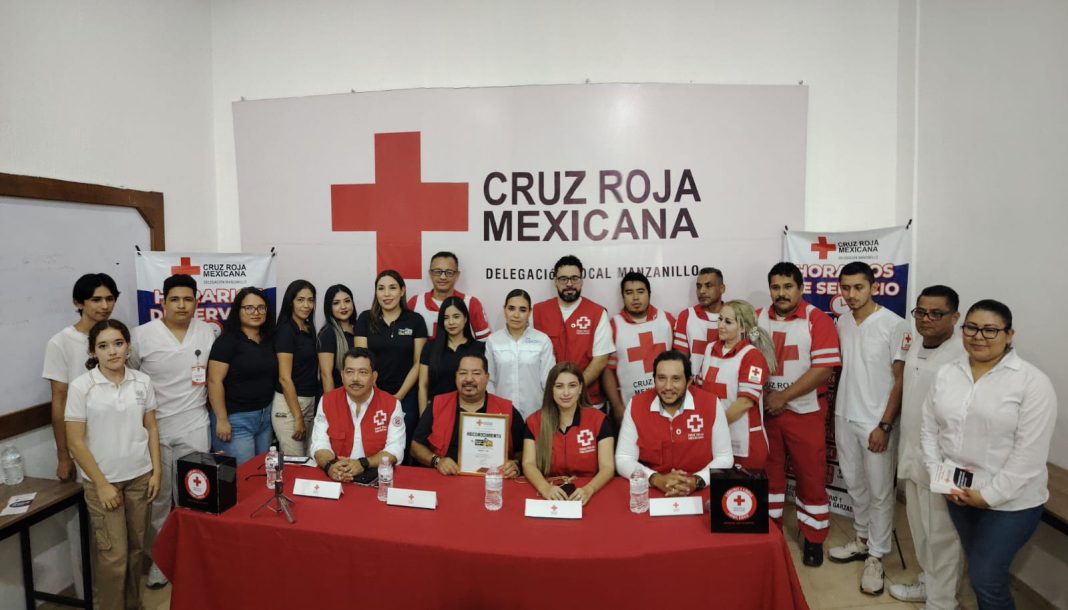 Memo Goodward donativo a Cruz Roja Manzanillo